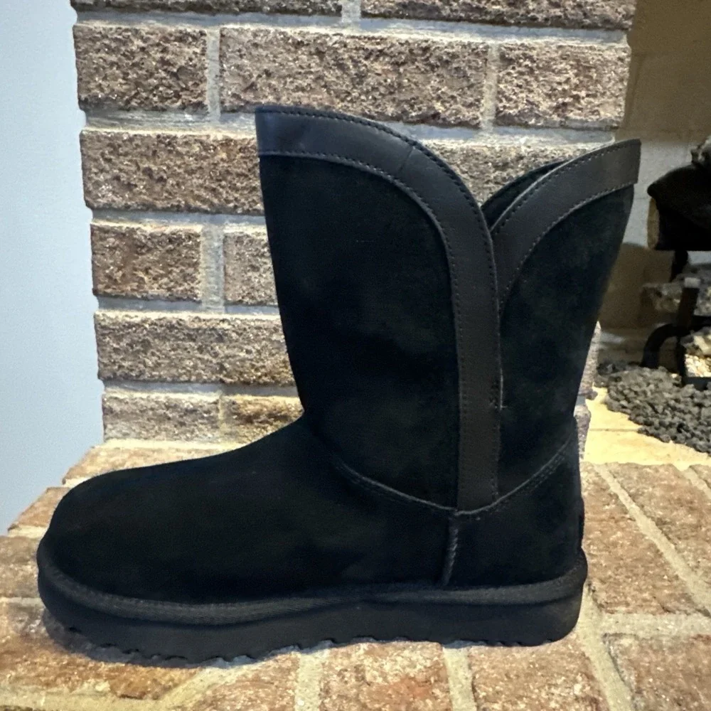 UGG Women's Classic Short Lunara Boot 1174515 Black Size 7 #636
